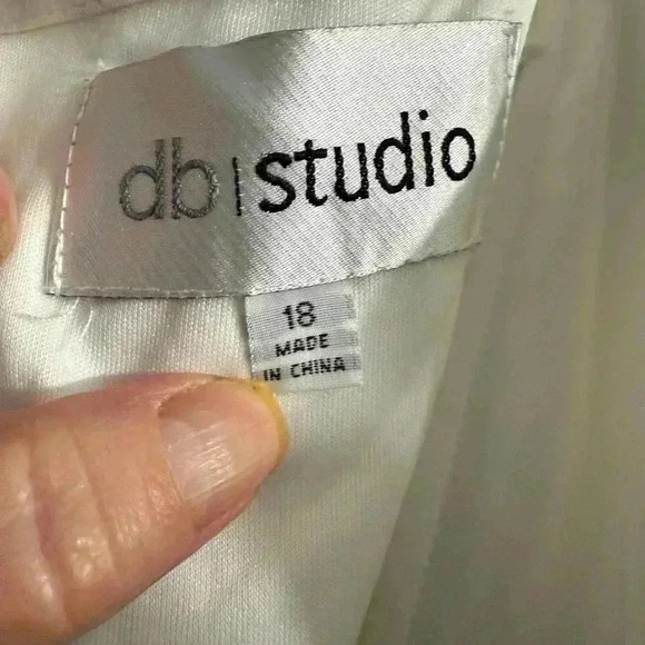 DB Studio by David’s Bridal A line beaded bodice wedding dress. EUC Size 18 - Picture 11 of 13